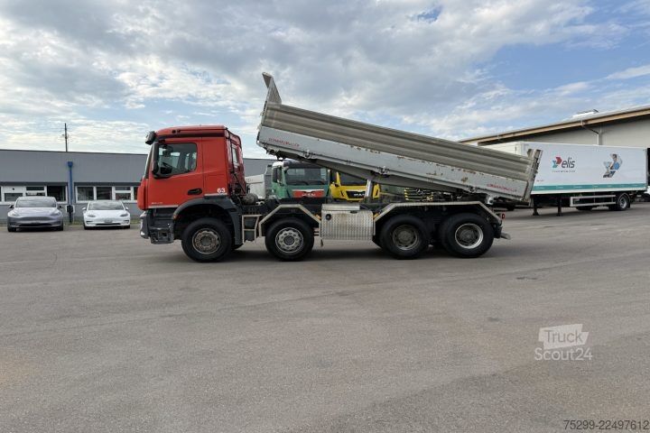 شاحنة قلابة ثلاثية الجوانب Mercedes-Benz Arocs 3243 8x4 Schwarzmüller / Swiss-Vehicle