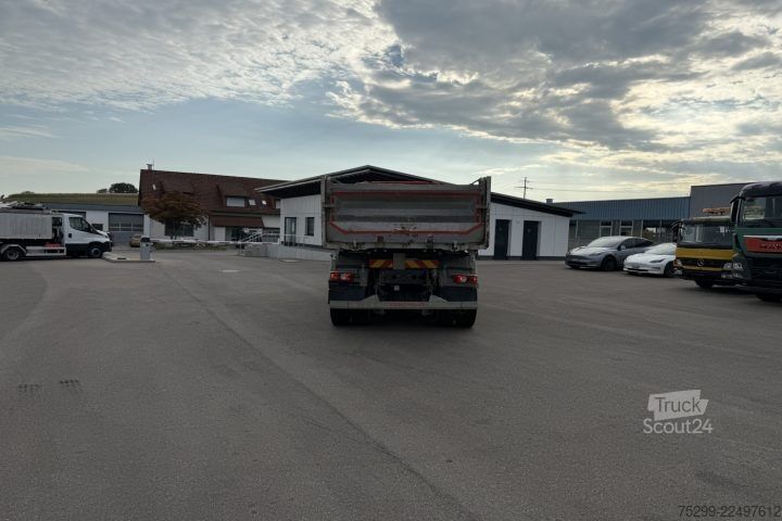 شاحنة قلابة ثلاثية الجوانب Mercedes-Benz Arocs 3243 8x4 Schwarzmüller / Swiss-Vehicle
