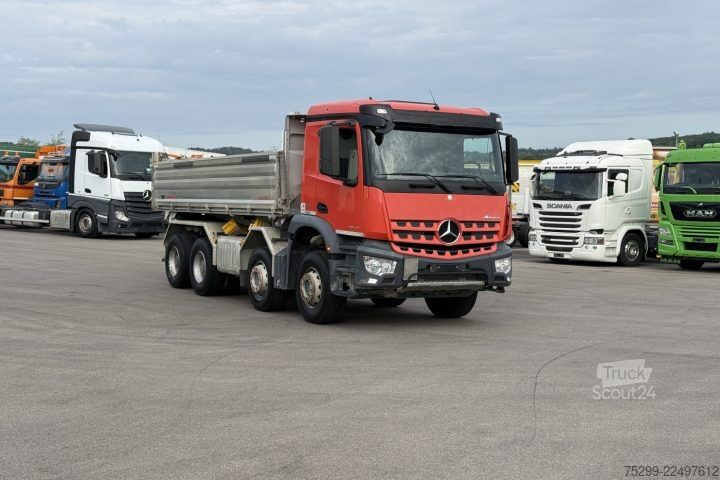 شاحنة قلابة ثلاثية الجوانب Mercedes-Benz Arocs 3243 8x4 Schwarzmüller / Swiss-Vehicle