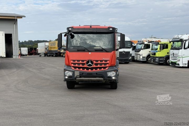 شاحنة قلابة ثلاثية الجوانب Mercedes-Benz Arocs 3243 8x4 Schwarzmüller / Swiss-Vehicle