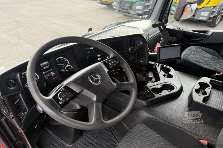 شاحنة قلابة ثلاثية الجوانب Mercedes-Benz Arocs 3243 8x4 Schwarzmüller / Swiss-Vehicle