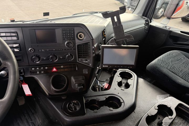 شاحنة قلابة ثلاثية الجوانب Mercedes-Benz Arocs 3243 8x4 Schwarzmüller / Swiss-Vehicle