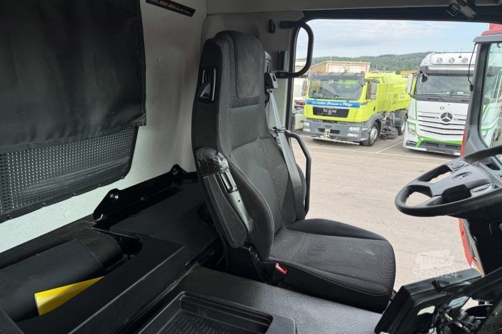 شاحنة قلابة ثلاثية الجوانب Mercedes-Benz Arocs 3243 8x4 Schwarzmüller / Swiss-Vehicle