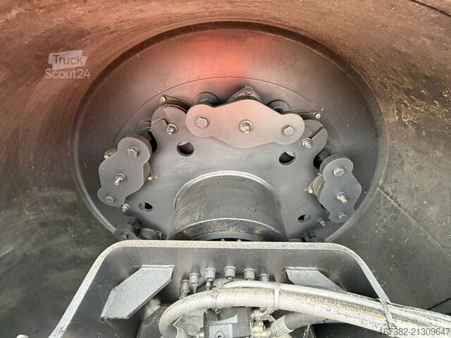 En valjček JCB VM200D