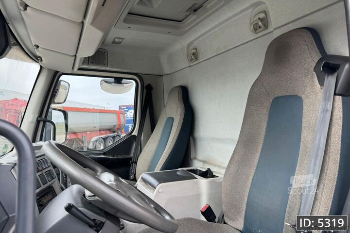 Mala Volvo FL250 Day Cab, Euro 6, Closed box / Euro 6 / Ta...