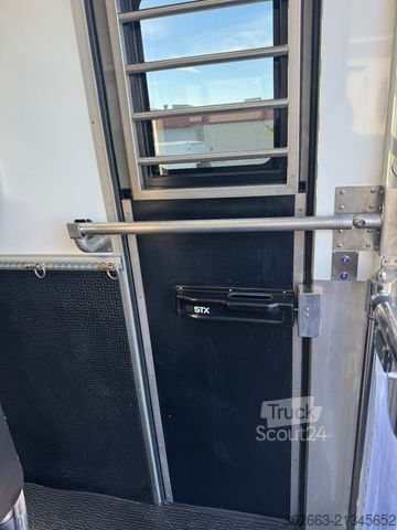 Nákladní vůz pro přepravu dobytka SCANIA S500 STX 5 Pferde m. Doppel PopOut & Mega PushUp