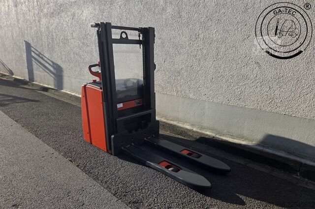 Käsikäyttöinen pinoaja Linde L14