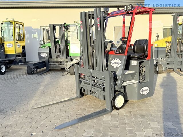 رافعة شوكية رباعية الاتجاهات Combilift C3000CB GAS TRIPLEX 4900 FREE-LIFT