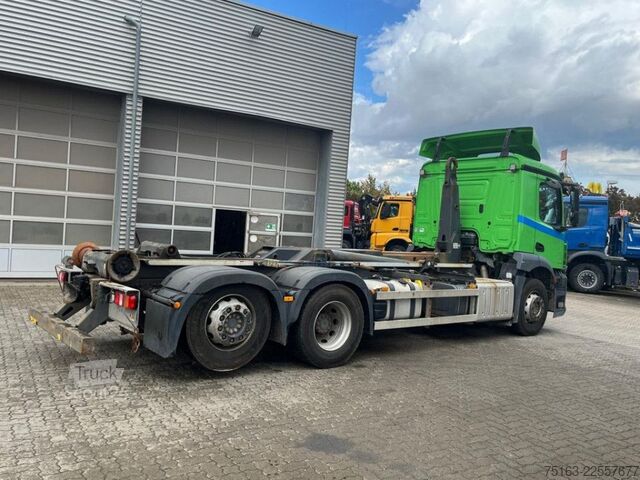 Haakarm vrachtwagen MERCEDES-BENZ Antos 2543 L 6x2 Abrollkipper VDL Schub+Knick