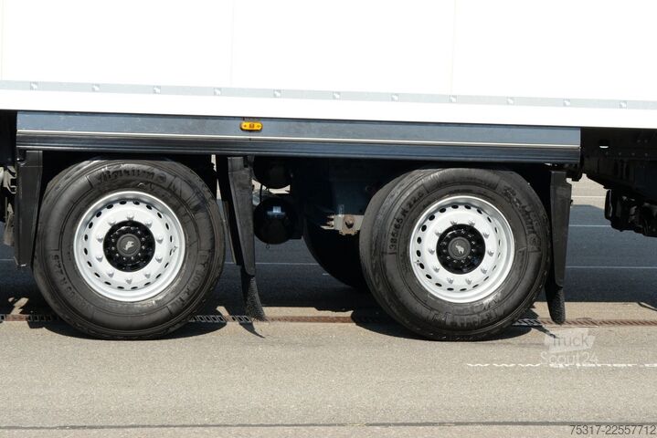 Koeloplegger SCHMITZ CARGOBULL SKO 18 /LZG CITY TRIDEC LENKA. /LBW 3to / 1550