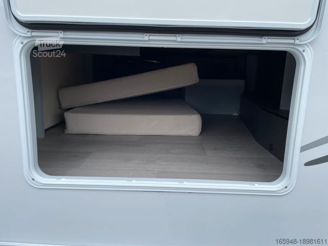 Teilintegriertes Wohnmobil ACROSS Aero 681 Rollstuhlgeeignet mit Lift