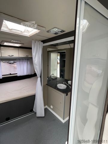 Teilintegriertes Wohnmobil ACROSS Aero 681 Rollstuhlgeeignet mit Lift