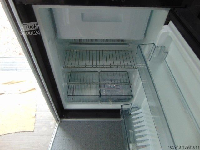 Teilintegriertes Wohnmobil ACROSS Aero 681 Rollstuhlgeeignet mit Lift