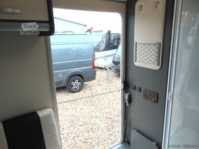 Teilintegriertes Wohnmobil ACROSS Aero 681 Rollstuhlgeeignet mit Lift