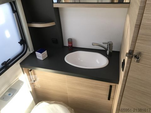 Bivalnik Fendt Apero Activ 560 SKM Mod.2026 2000kg Dekopaket