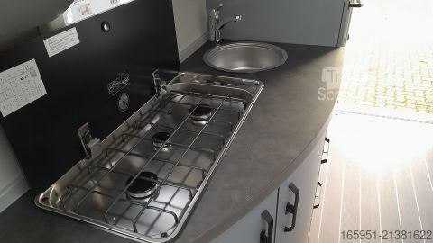 Rulotă Knaus Sport&Fun 480 QL Black Selection 1700kg,Dusche