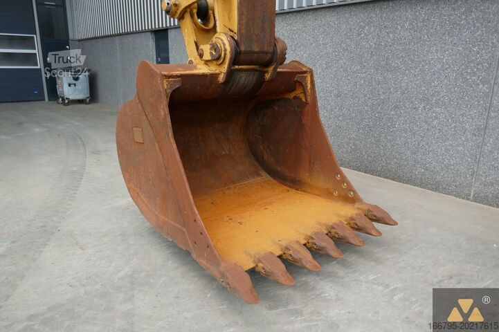 Excavadora sobre orugas Caterpillar 336FL