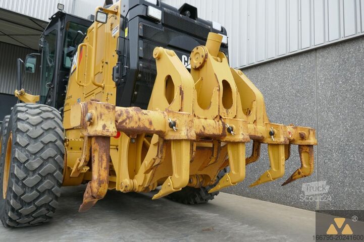 Грейдер Caterpillar 140M2