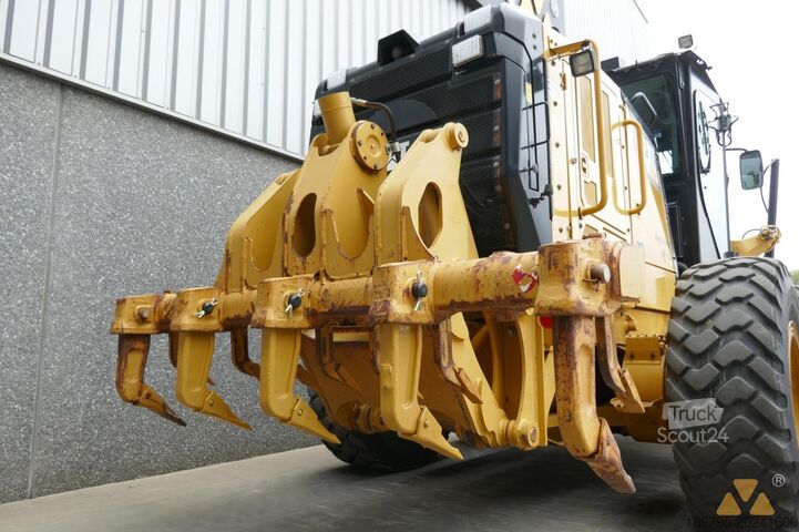 Грейдер Caterpillar 140M2