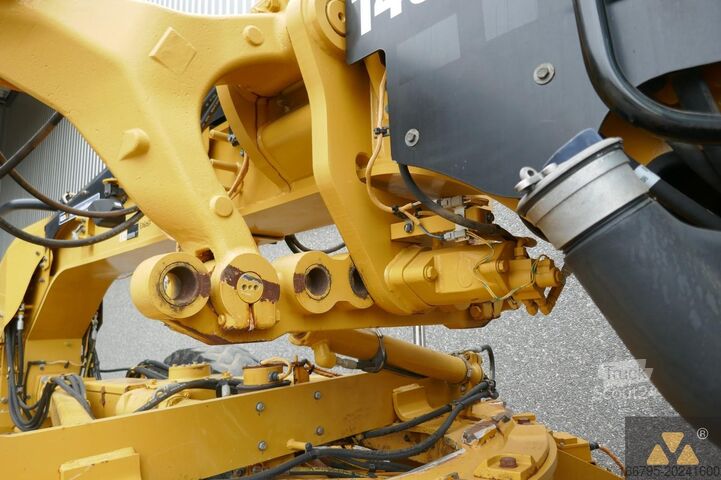 Грейдер Caterpillar 140M2