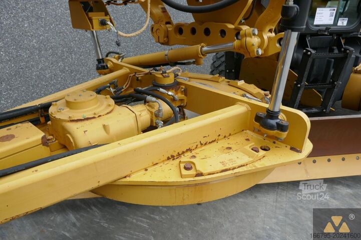 Грейдер Caterpillar 140M2