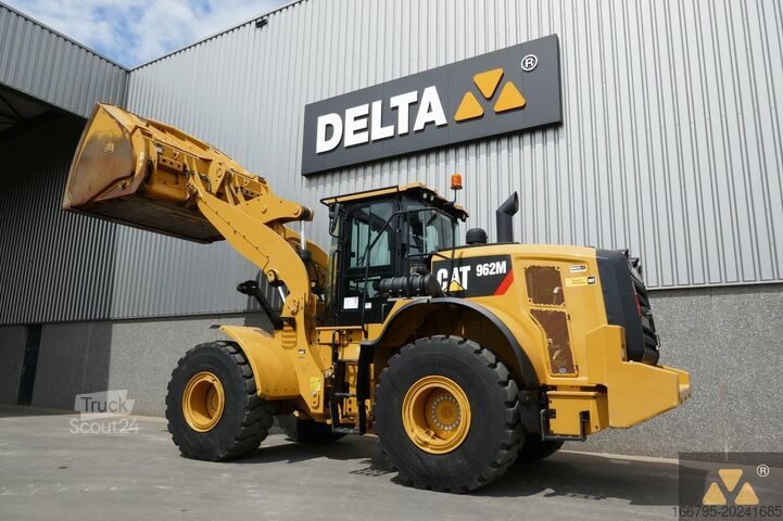 колёсный погрузчик Caterpillar 962M