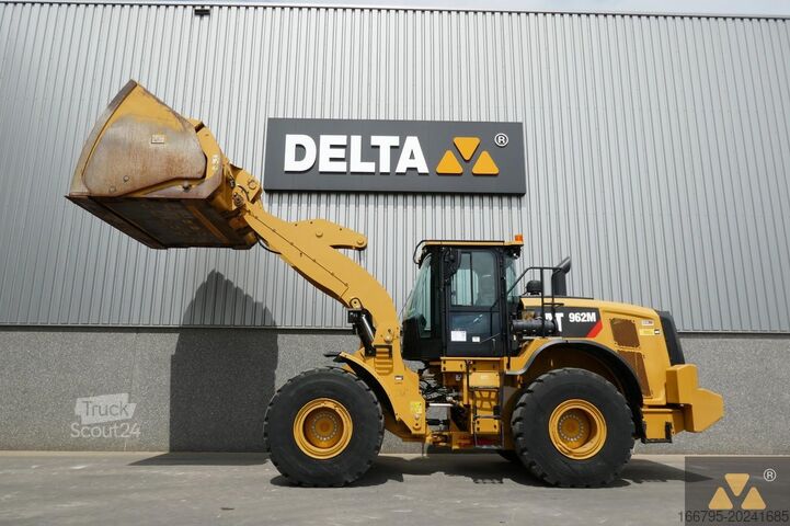 колёсный погрузчик Caterpillar 962M