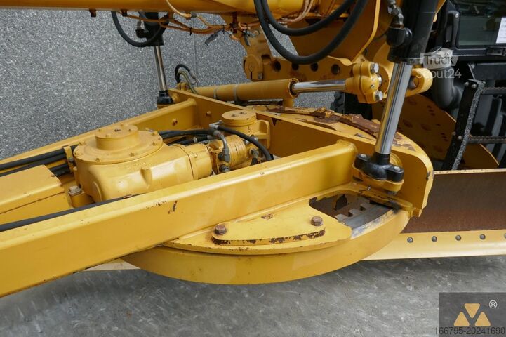 Грейдер Caterpillar 120M