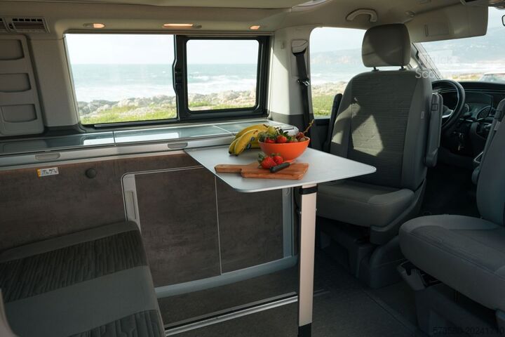 Fourgonnette Volkswagen California Camper | 2 Betten 4 Schlafplätze | Küchenzeile + Dachbett