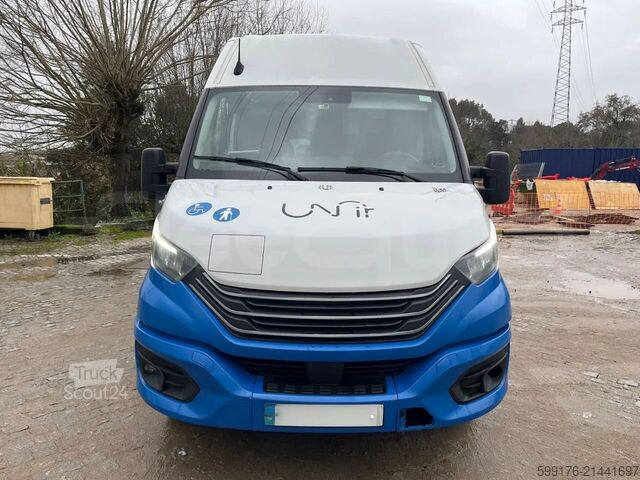 Trasporto persone IVECO Daily