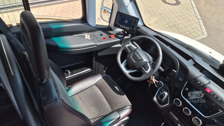 Miniautocarro IVECO 2x Daily 70 Lagerfahrzeug Ferqui Sunrise 2,5 m B