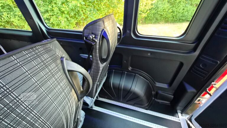 Kleinbus FIAT Ducato 9 Sitzer Mobility Airlineboden Rolli