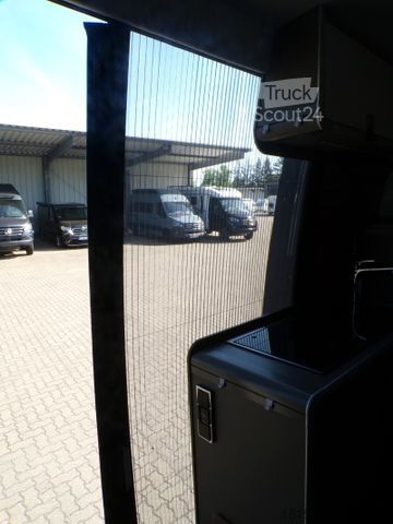 Camper van HYMER/ERIBA Grand Canyon S CrossOver 600 Schlafdach, Autark