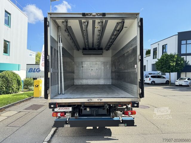 Camion frigorifique avec rails tubulaires et hayon élévateur Mercedes-Benz Atego 1323L 4-Fleisch-Rohrbahnen TK T600