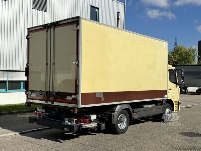 Camion frigorifique avec rails tubulaires et hayon élévateur Mercedes-Benz Atego 1323L 4-Fleisch-Rohrbahnen TK T600