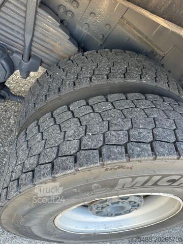 Kūbas + Krano BONFIGLIOLI 80.000, 4 ašys, 8X4 SCANIA 164 G 480 CASSONE + GRU BONFIGLIOLI