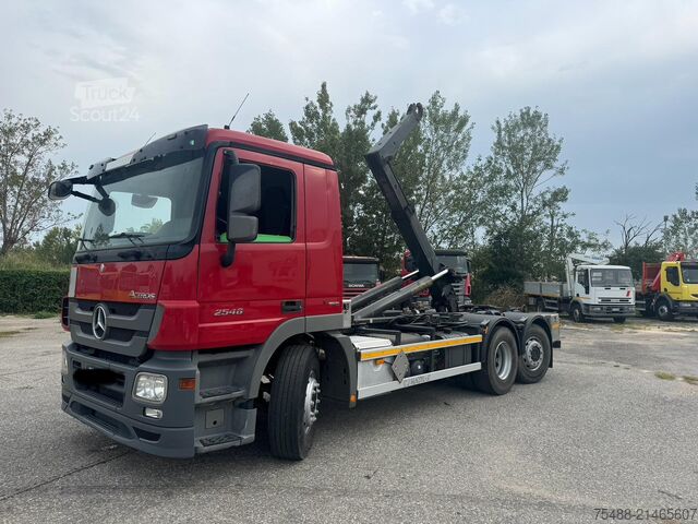 τυπική μονάδα τράκτορα Mercedes-Benz ACTROS MP III 2548