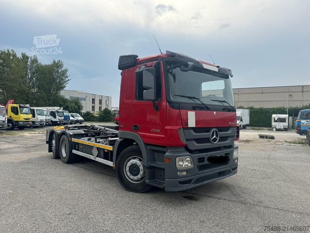 τυπική μονάδα τράκτορα Mercedes-Benz ACTROS MP III 2548