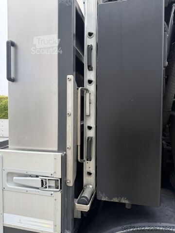 Grue montée sur camion SCANIA G 410