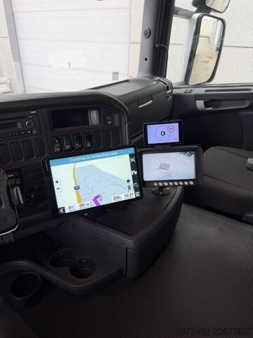 Grue montée sur camion SCANIA G 410