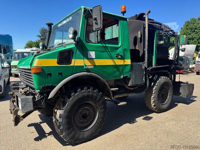 Asfaltspuit Unimog 424 **BITUMTANK-GOUDRONEUSE**