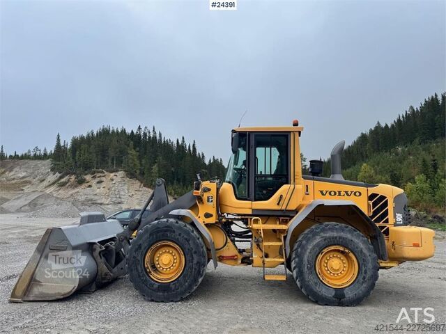 Iekrāvējs Volvo L90F Wheel Loader w/ Bucket and Pallet Forks – Low