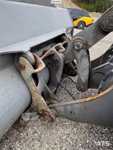 Iekrāvējs Volvo L90F Wheel Loader w/ Bucket and Pallet Forks – Low