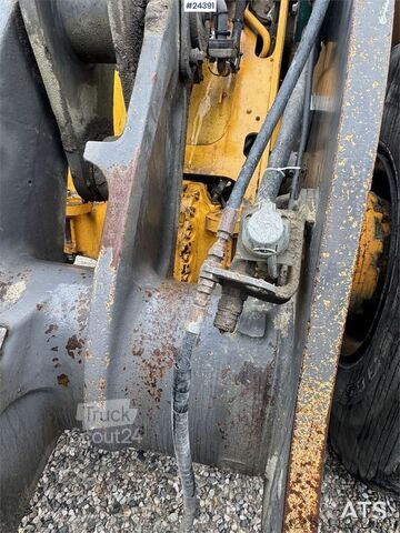 Iekrāvējs Volvo L90F Wheel Loader w/ Bucket and Pallet Forks – Low