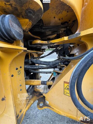 Iekrāvējs Volvo L90F Wheel Loader w/ Bucket and Pallet Forks – Low