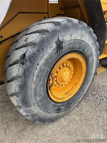 Iekrāvējs Volvo L90F Wheel Loader w/ Bucket and Pallet Forks – Low