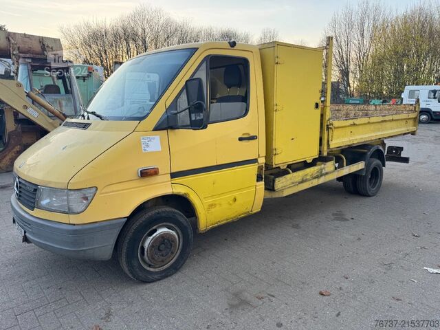 Teherautó Mercedes-Benz Sprinter **410D-5CYLINDER-MANUAL PUMP**