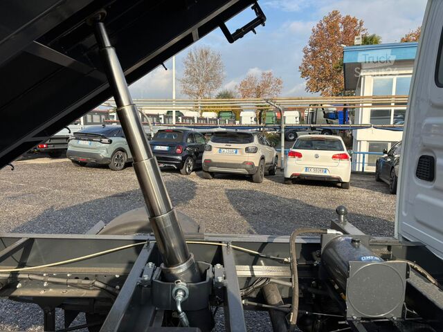 Autoutilitară basculantă Iveco Daily 35