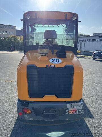 Chargeuse GIANT G3500 X-TRA
