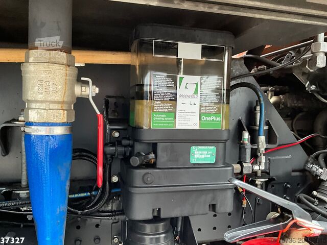 Véhicule de collecte des déchets FUSO Canter 9C18 Euro 6 Geesink 7m³ Just 118.668 km!